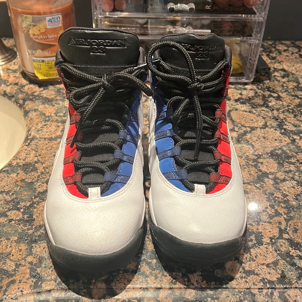 Size 6Y equivalent to women 7.5 Jordan 10- no box